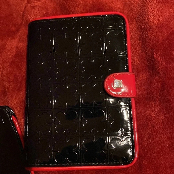 Luxury black red trim clover embossed leather passport holder luggage tag set - Picture 7 of 10